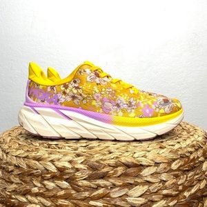 ❤️ HOKA x Free People Movement Clifton 8